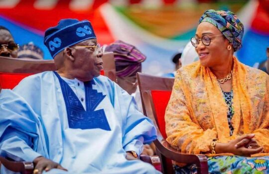 Tinubu Jokes About First Lady, Calls Her ‘Iya Alakara’ at State House Dinner